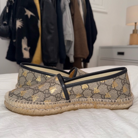 Gucci Women's Espadrilles - Black and Gold Pattern - Picture 7 of 11